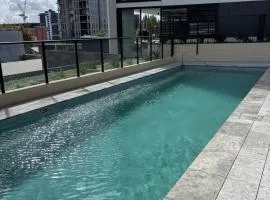 City Stay - Pool, Private Cinema and Rooftop