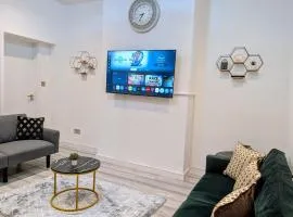 Brand new 4 bedroom house in Newport Free parking