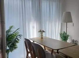 SNU Station 13min, Line 2, Hongdae,Gangnam 30min, 6pax