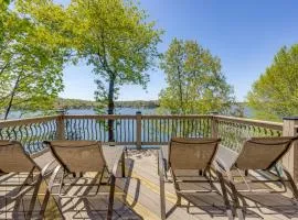 Pool and Boat Dock Access! Family Escape in Bremen