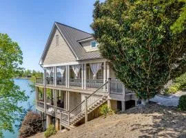 Smith Lake Luxe Retreat | Pool, Coffee & Cocktails