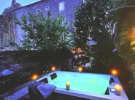 Spa privatif et séjour tout inclus pour 6 proche du Canal du Midi - Maison de charme