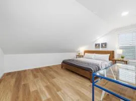 Pittsburgh Millvale E Modern and Quiet Private Bedroom with Shared Bathroom