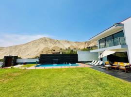 La Raya House Modern Villa & Pool Cieneguilla: Pachacamac'da bir otel