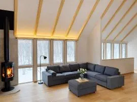 Bear Lodge with Sauna and BBQ near Rusutsu Resort