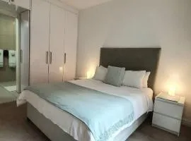 Stylish 1 BR unit, pvt garden, free wifi parking