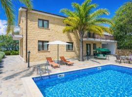 Villa Alonia – hotel w mieście Simou