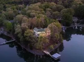 Montclair Manor by AvantStay
