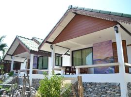 Benjaporn Bungalow, hotel cerca de Palacio de verano de Koh Si Chang, Koh Sichang