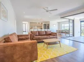 Bright spacious Noosa family home