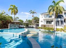 Immaculate Riverside Apartment With Heated Pool