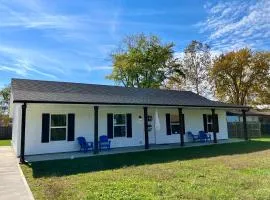 Casa Alegre - WiFi Spacious Stay Near RRG and Shops Great for Large Groups Remote Work Big Backyard and Fire Pit