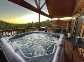 Cozy Hollow - Private Pond Hot Tub Forest View Private Fire Pit 10 Min Drive to Natural Bridge State Park