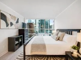 Modern 3BR in Downtown Vancouver Prime Burrard Location
