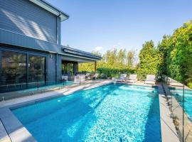 Bideawee - Coastal Luxe on Clarke with Pool and Spa, Hotel in Mount Martha