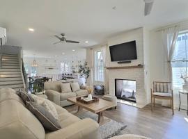 Serene 5BR Farmhouse Retreat in Shoreline Perfect for Gathering & Relaxing, hotel u gradu Šorlajn