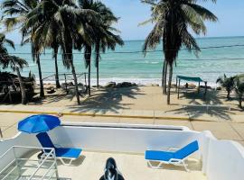Residencia Madona del Mar - Casa Frente al Mar con Piscina, hotel i Zorritos