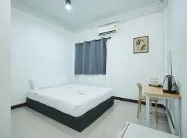 Bob House Khaosan Bangkok - บ็อคเฮ้าท์ ข้าวสาร
