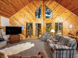 Charming 3-bedroom Angel Fire Cabin, hotel v destinaci Angel Fire