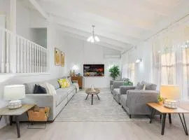 Charming 5BR in Beecroft With Gym Near Epping