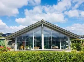 Cozy Vacation Home With Sea View