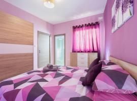 North Side Apartment 1, cheap hotel in Mġarr
