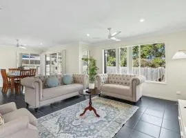 Comfortable 4BR Coomer Escape Close to Everything