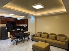 Three Bedrooms Two Storey Home with Parking, hotel 