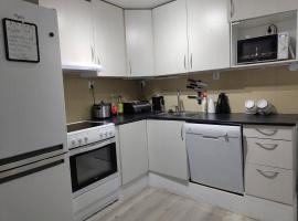 Charming Renovated Flat in Scenic Dale, Vaksdal, hotel v mestu Vaksdal
