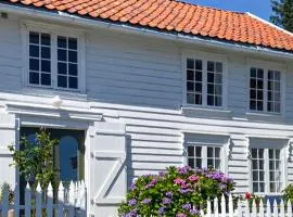 2 Bedroom Awesome Home In Farsund