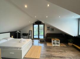 Family Retreat in Kineta I Near the Beach, hotell i Kineta