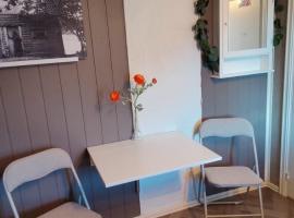 Øya husrom nær E6,dobbeltrom, gratis parkering, Hotel in Sarpsborg