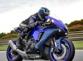 APPARTEMENT, LA ROUTE DES GRANDES ALPES , 6 couchages, GARAGE pour motards, cyclistes, POSSIBILITÉ de studios supplémentaires, si plus de 6 pers