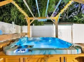 Pet Friendly Downtown Home - Free Bikes & BBQ