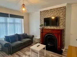 Spacious 2-bed House in Walker