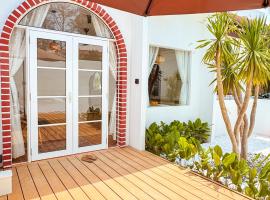 Mersika Aluna Beachfront Studio Garden View 10mins drive from Mersing Jetty Town, Hotel in Mersing