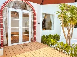 Mersika Aluna Beachfront Studio Garden View 10mins drive from Mersing Jetty Town