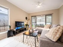Easy Days & Soft Mornings between BNE City & GC - Holiday Home
