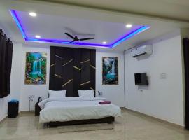 Tamanna guest inn, מלון בVibhuti Khand