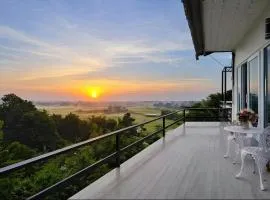 Private Villa Sunrise & Rice Field Views