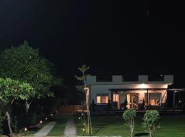 Farm House with newly constructed 2BHK Villa, hotel Behror városában