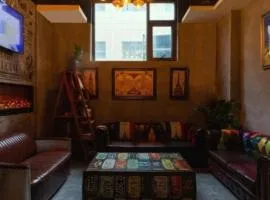 James Joyce Coffetel Xi'an Lingtong The Terracotta Army Huaqingchi University Town Metro Station