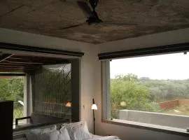 Luxotic Suites