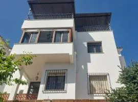 Stunning Home In Prado Del Rey