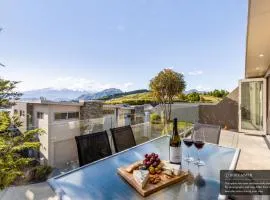Resort Living in the Alps - Wanaka Apartment