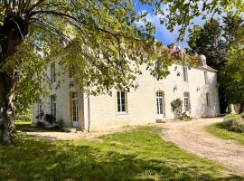 Manoir du domaine Le Mesnil - Gîte de charme, Hotel in Argences