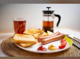 Grand Hostel - Free Breakfast - Opłata w Gotówce - Parking 24H, hotel v Katovicah