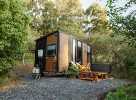 Tranquility Tiny House by Tiny Away, готель у місті Owaka