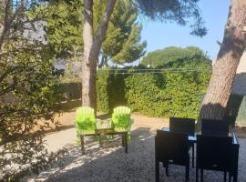 Gite au pied de la Clape, hotel in Vinassan