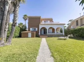 Beachfront Rental Home & Sea Views by Invalencia